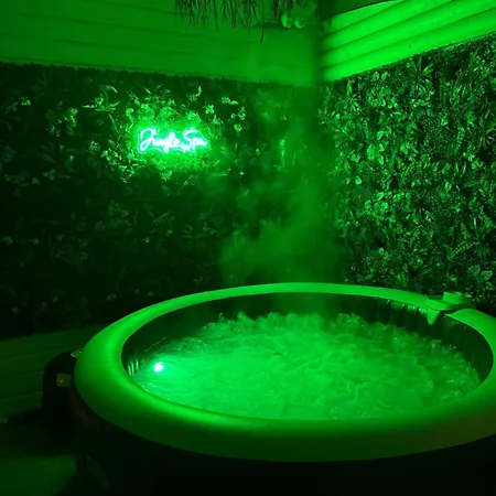 Avec Piscine - La Chapelle Hébergement de vacances *